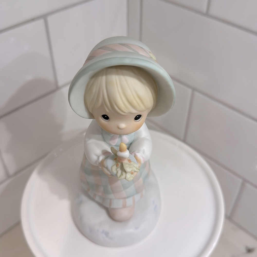 Precious Moments Figurine | Vintage 1988 | “December” | Girl with Candle - Picture 5 of 10